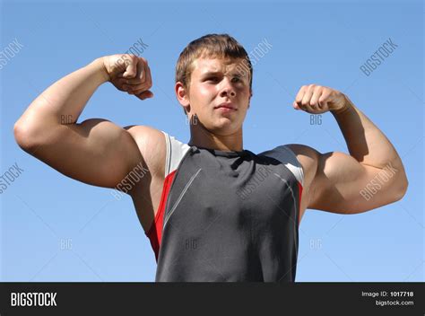 YOUNG STUD MUSCLE FLEX .